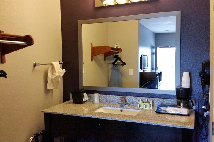 Room 10 of 30