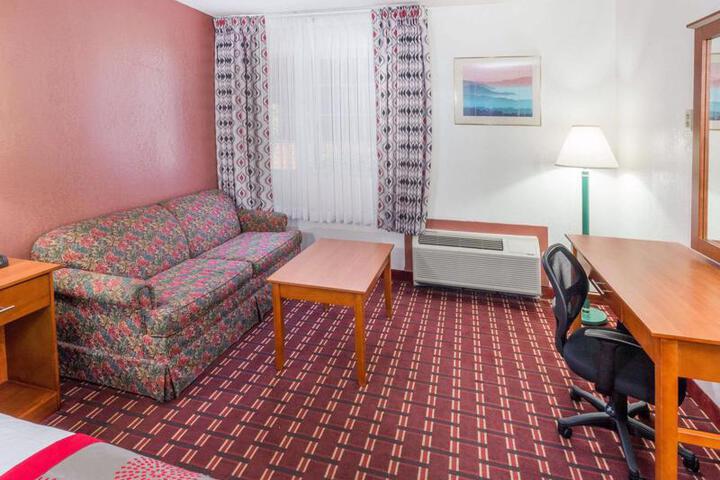 RAMADA BY WYNDHAM MEDFORD HOTEL AND CONF