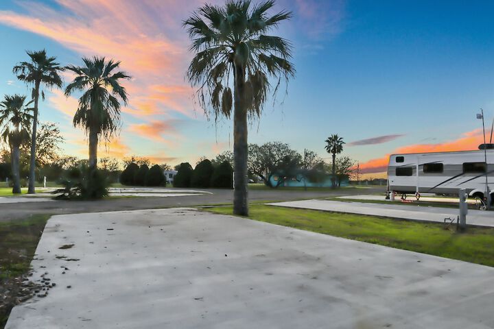 Mathis Motel