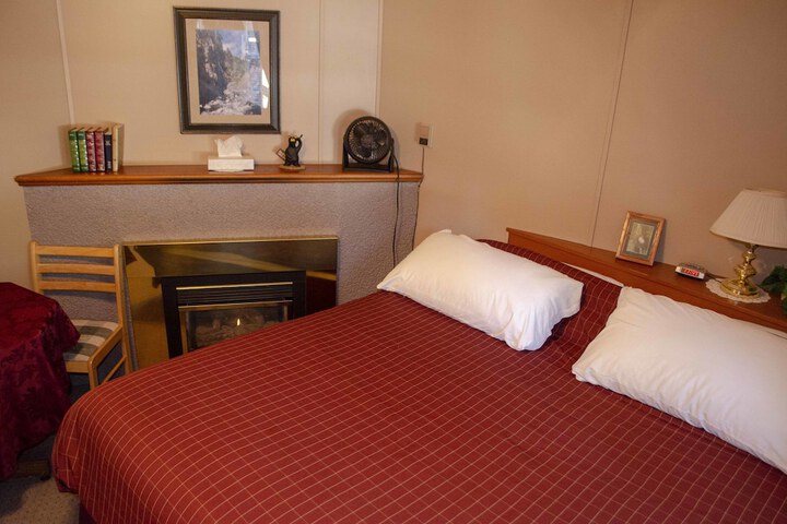 Room 15 of 93