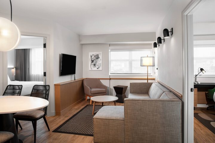 Room 25 of 44