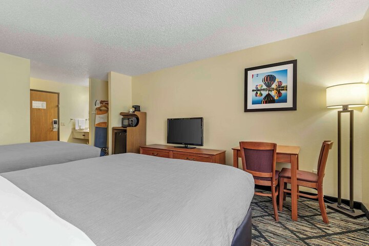 Room 9 of 24