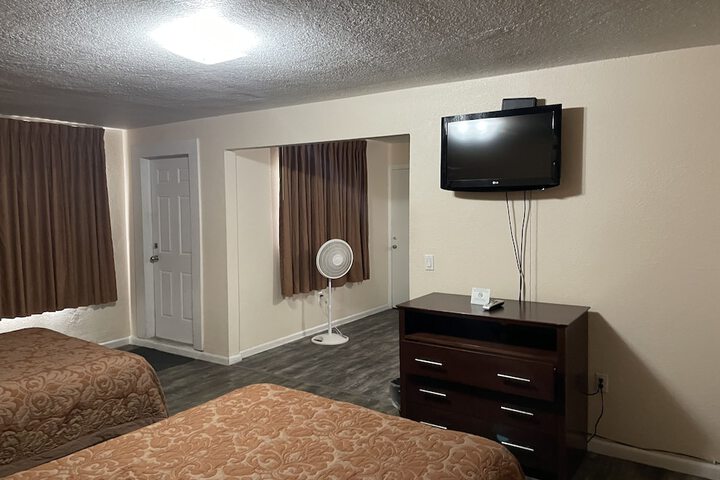 Room 11 of 18