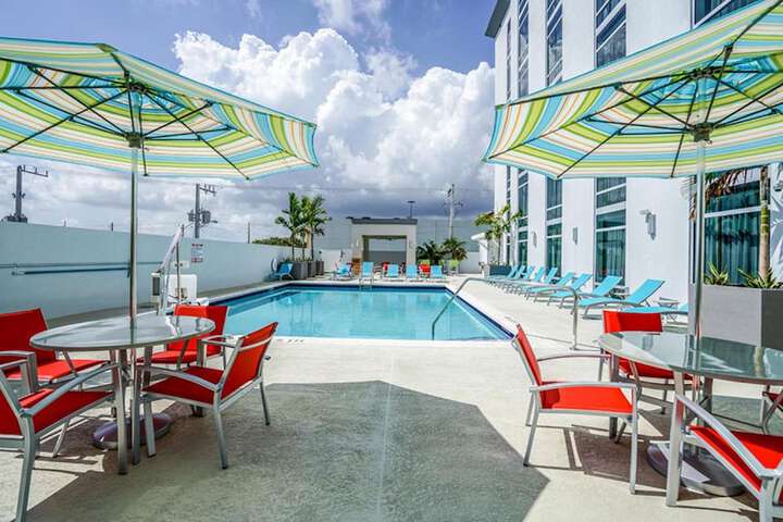 Hotel Dello Ft. Lauderdale Airport Tapestry Collection by Hilton