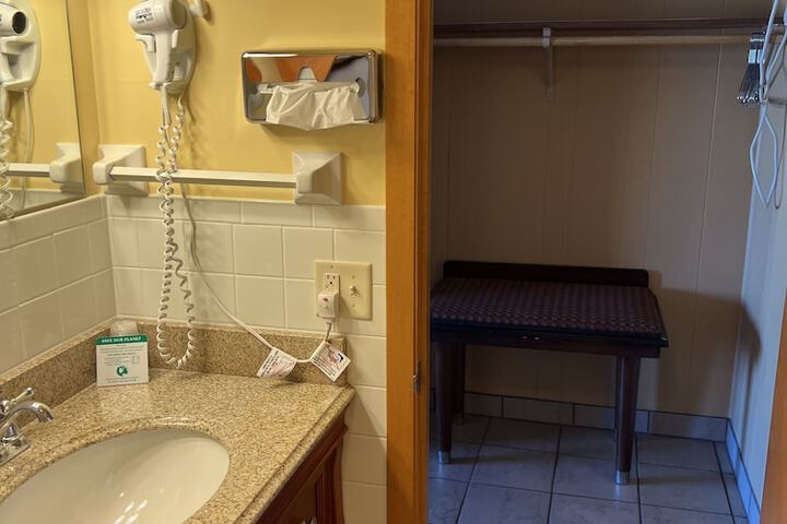 Room 85 of 443