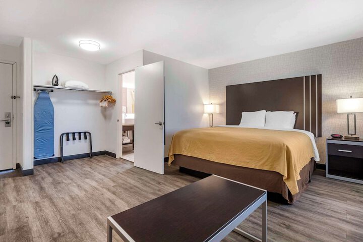 Room 25 of 64