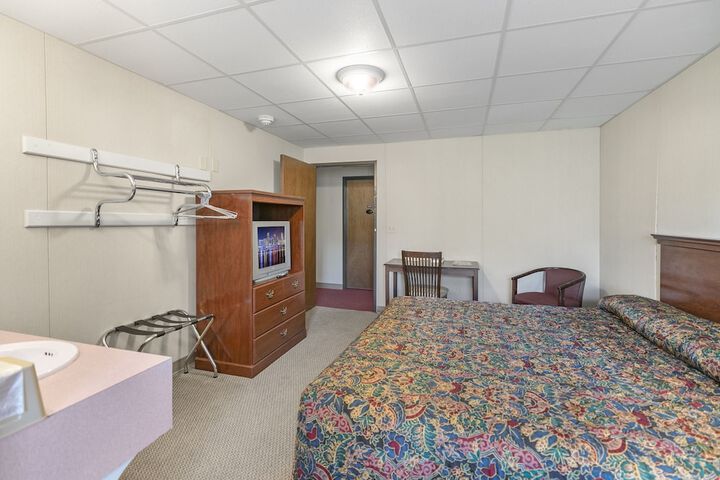 Room 34 of 106