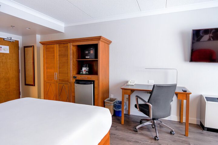 Room 25 of 47