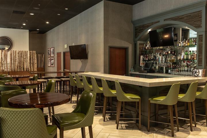 Hotel Zessa Orange County Airport a DoubleTree by Hilton