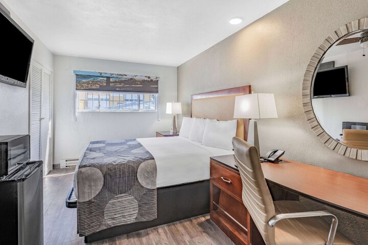 Room 28 of 40