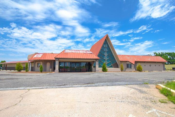 American Best Inn by OYO I-35 Perry near Lake McMurtry