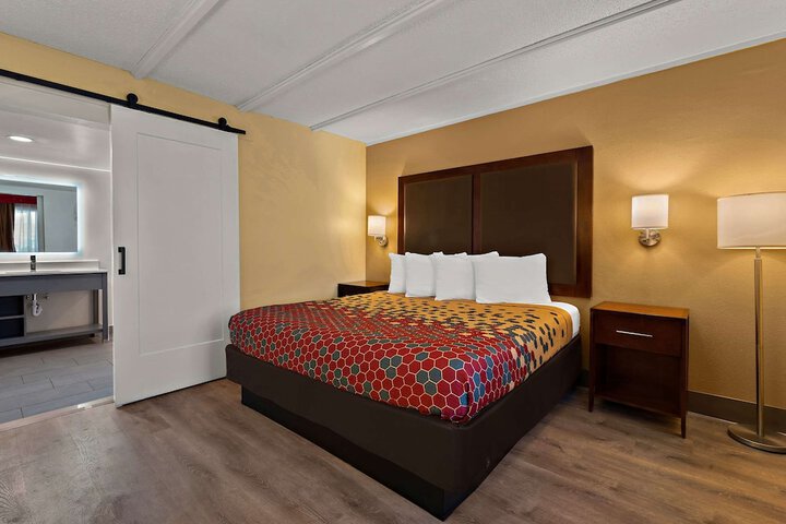 Room 28 of 50