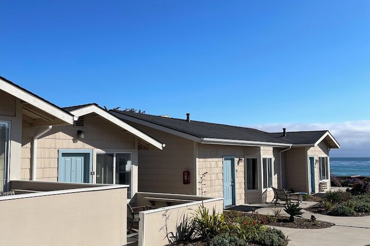 Cambria Landing Inn & Suites