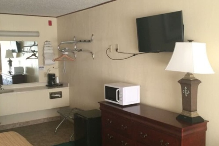 Room 21 of 28
