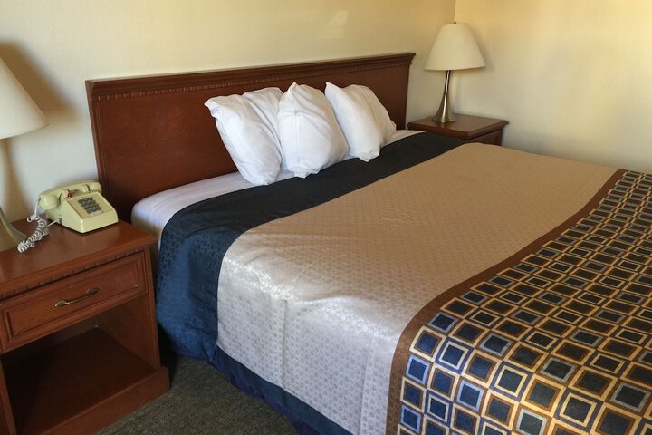 Room 8 of 32