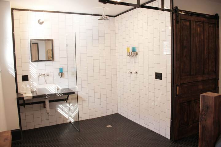 Room 147 of 223