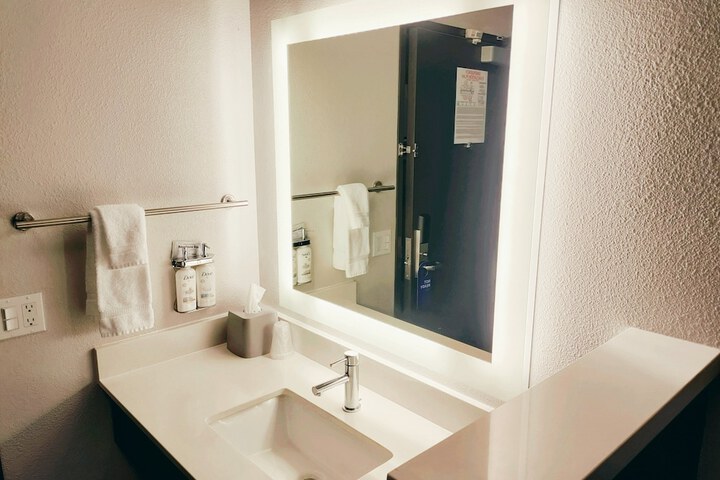 Holiday Inn Express Newberg - Wine Country by IHG