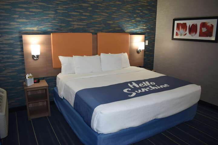 Room 13 of 18