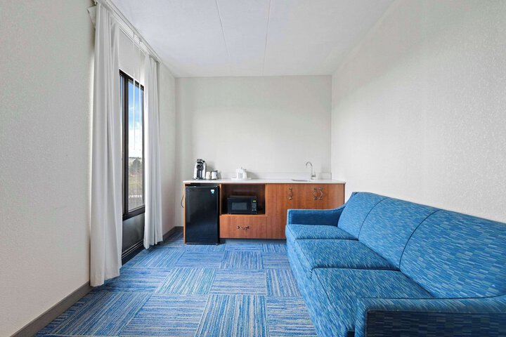 Room 32 of 62