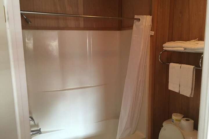 Whispering Creek Lodging & RV Resort