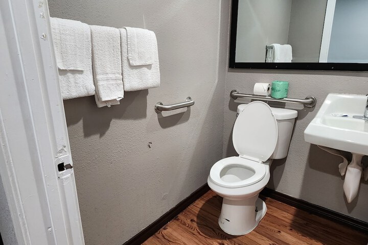 Room 13 of 27