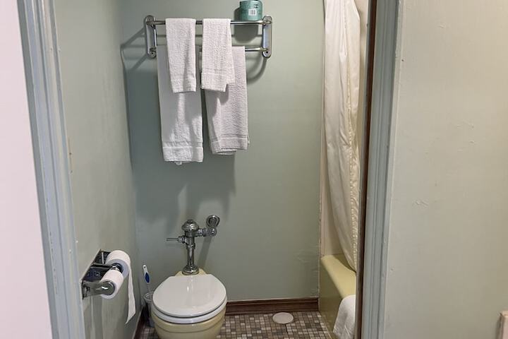 Room 14 of 17