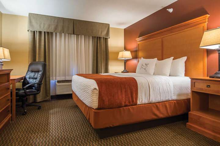 Best Western Plus Deer Park Hotel & Suites