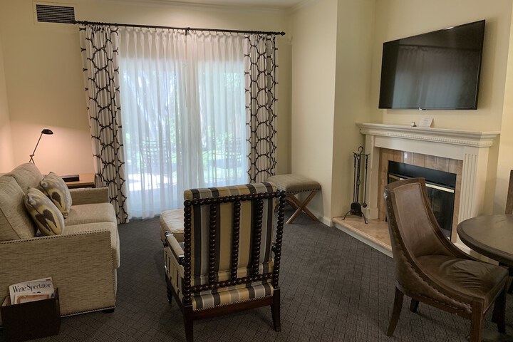 Room 90 of 172