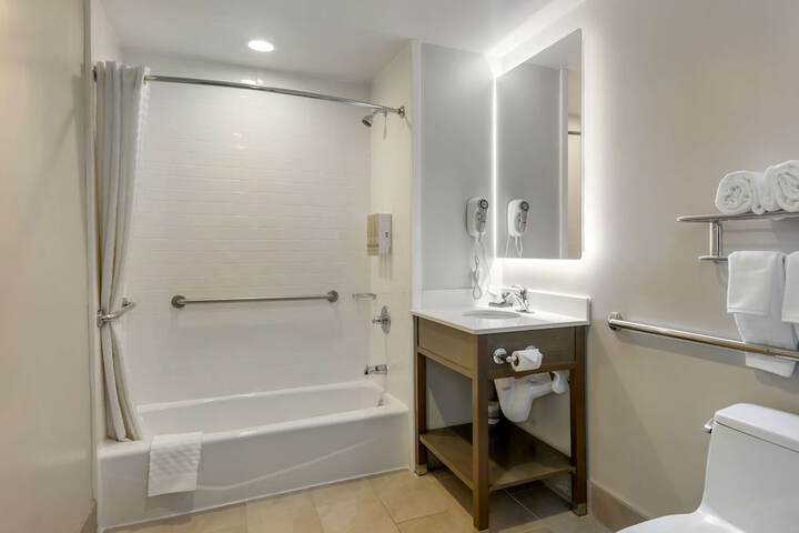 Room 10 of 36