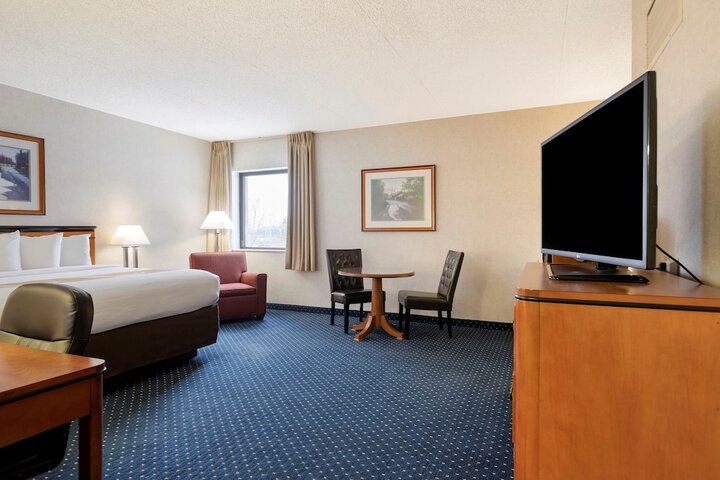 Room 17 of 38