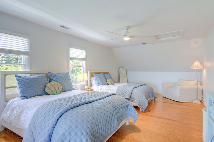 Waterfront Home w / Screened Porch & Sunsets