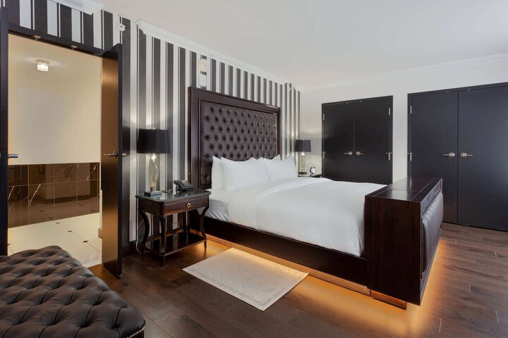 Room 12 of 27