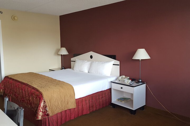 Room 8 of 11