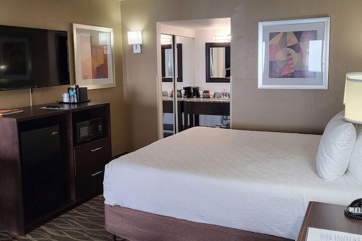 Room 27 of 63