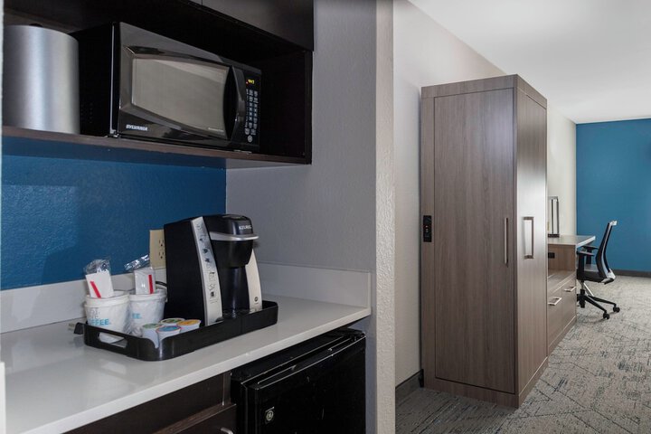 Room 32 of 58