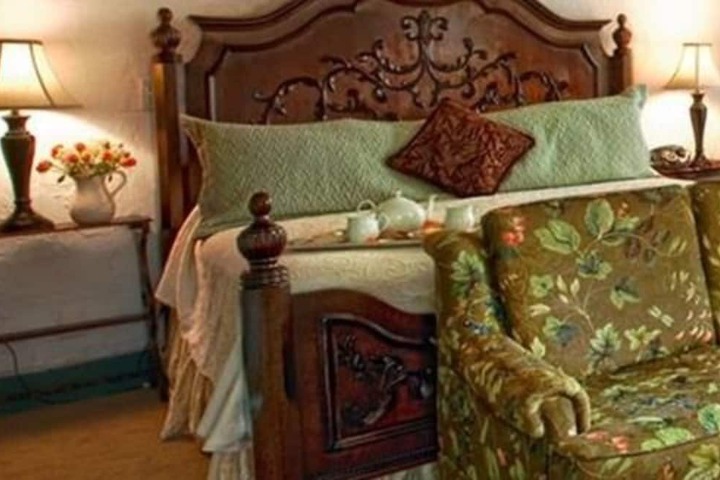 Room 15 of 196
