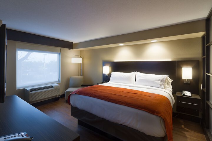 Room 25 of 103