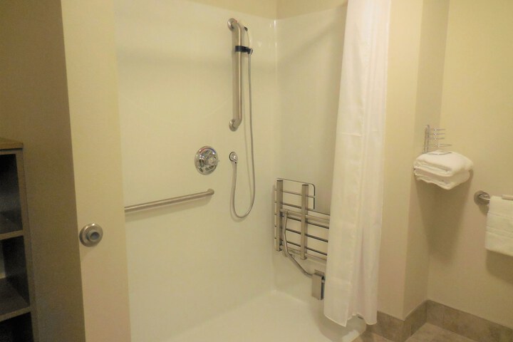 Room 33 of 42