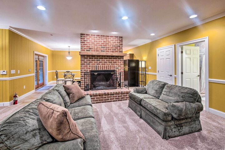 Extravagant Atglen Manor w / Private 60-acre Land!