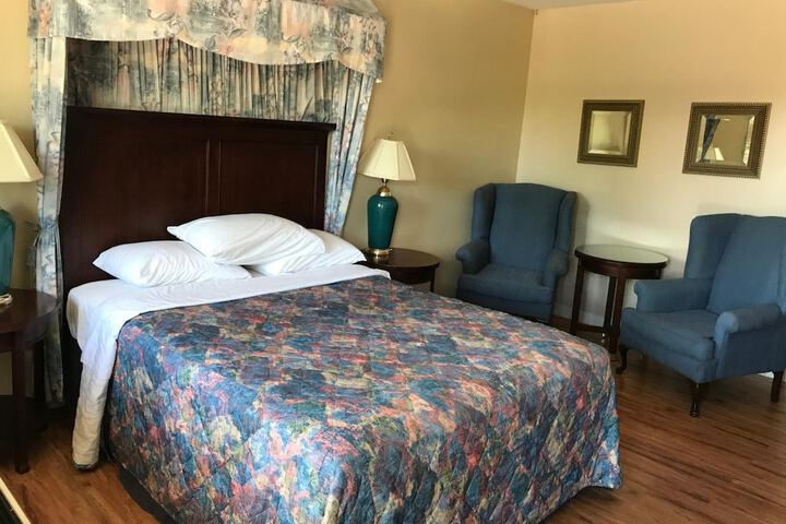 Room 33 of 64