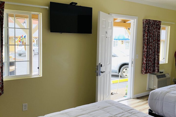 Room 27 of 35