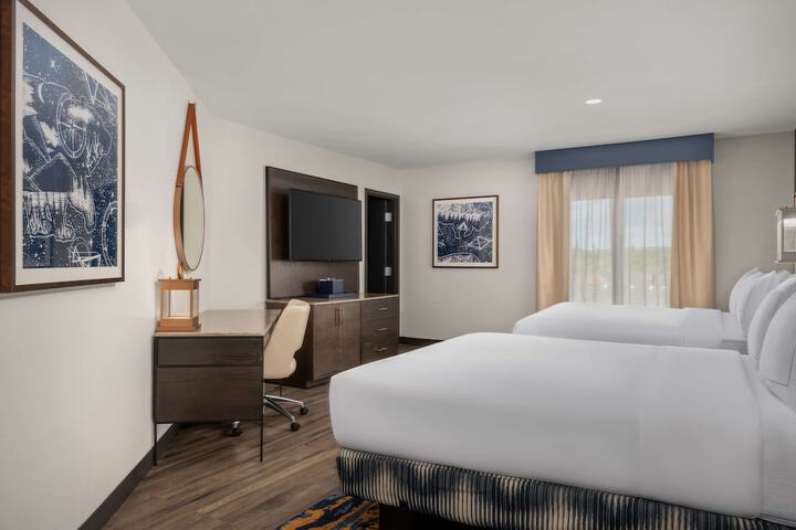 Hotel Westport Kansas City Tapestry Collection by Hilton