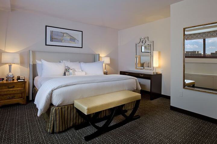 Room 25 of 37