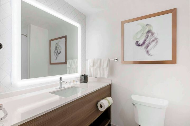 Room 15 of 33
