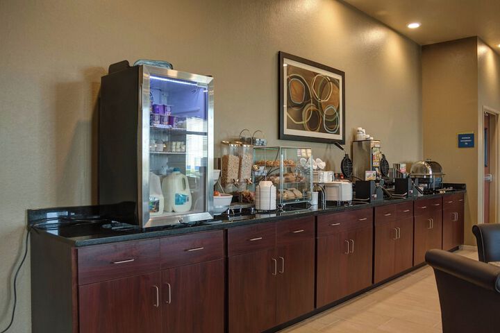 Cobblestone Hotel & Suites - Jefferson