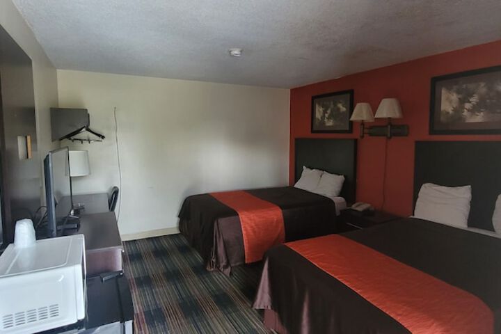 Room 4 of 18
