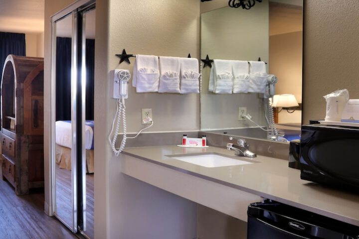 Days Inn & Suites by Wyndham Llano