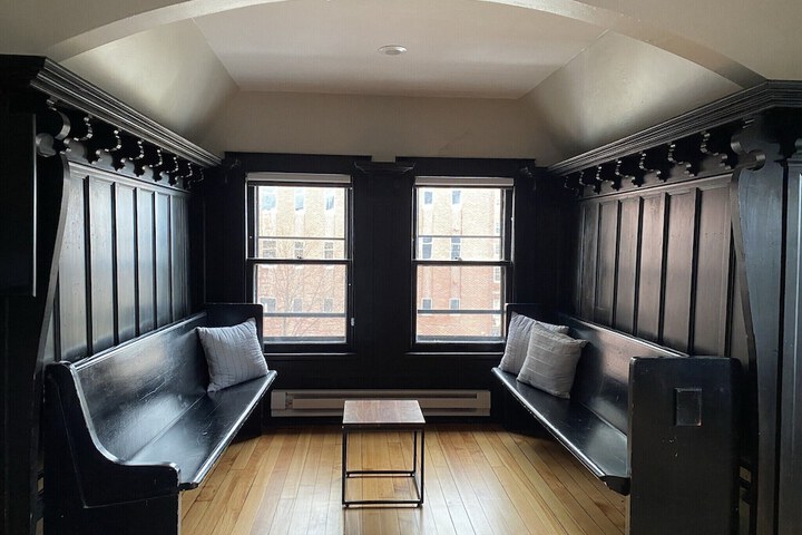 Room 35 of 89