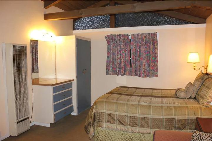 JAYES TIMBERLANE RESORT