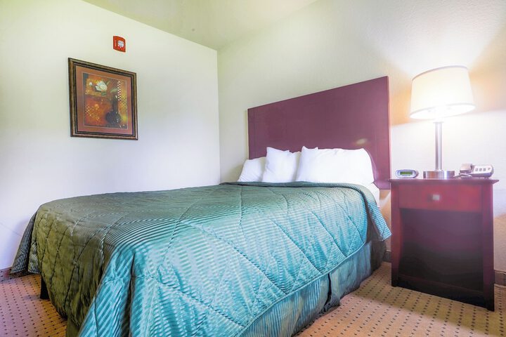 Evansville Inn & Suites by OYO